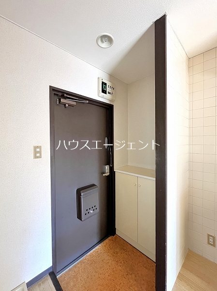 舘山ビル 玄関