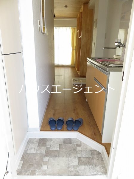 フローラ8 玄関