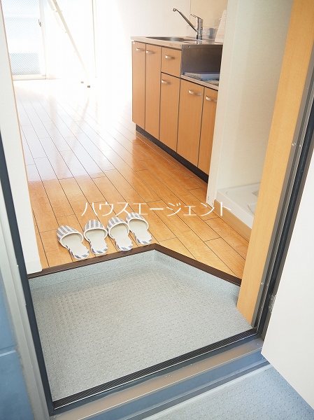 フローラ３ 玄関