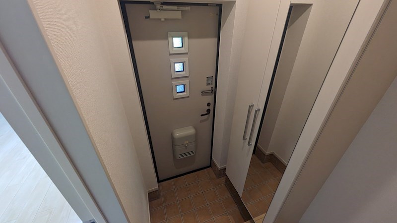 モデルノ リヴァー 玄関
