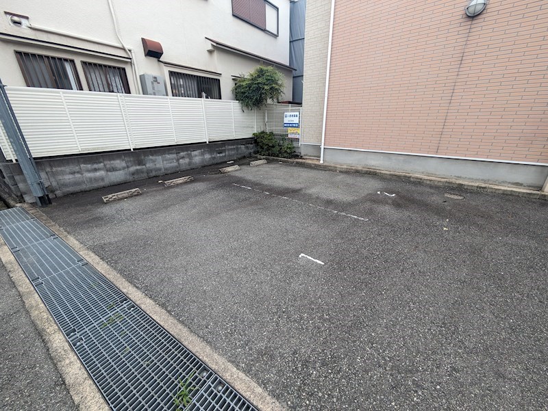 コウノトリ 駐車場