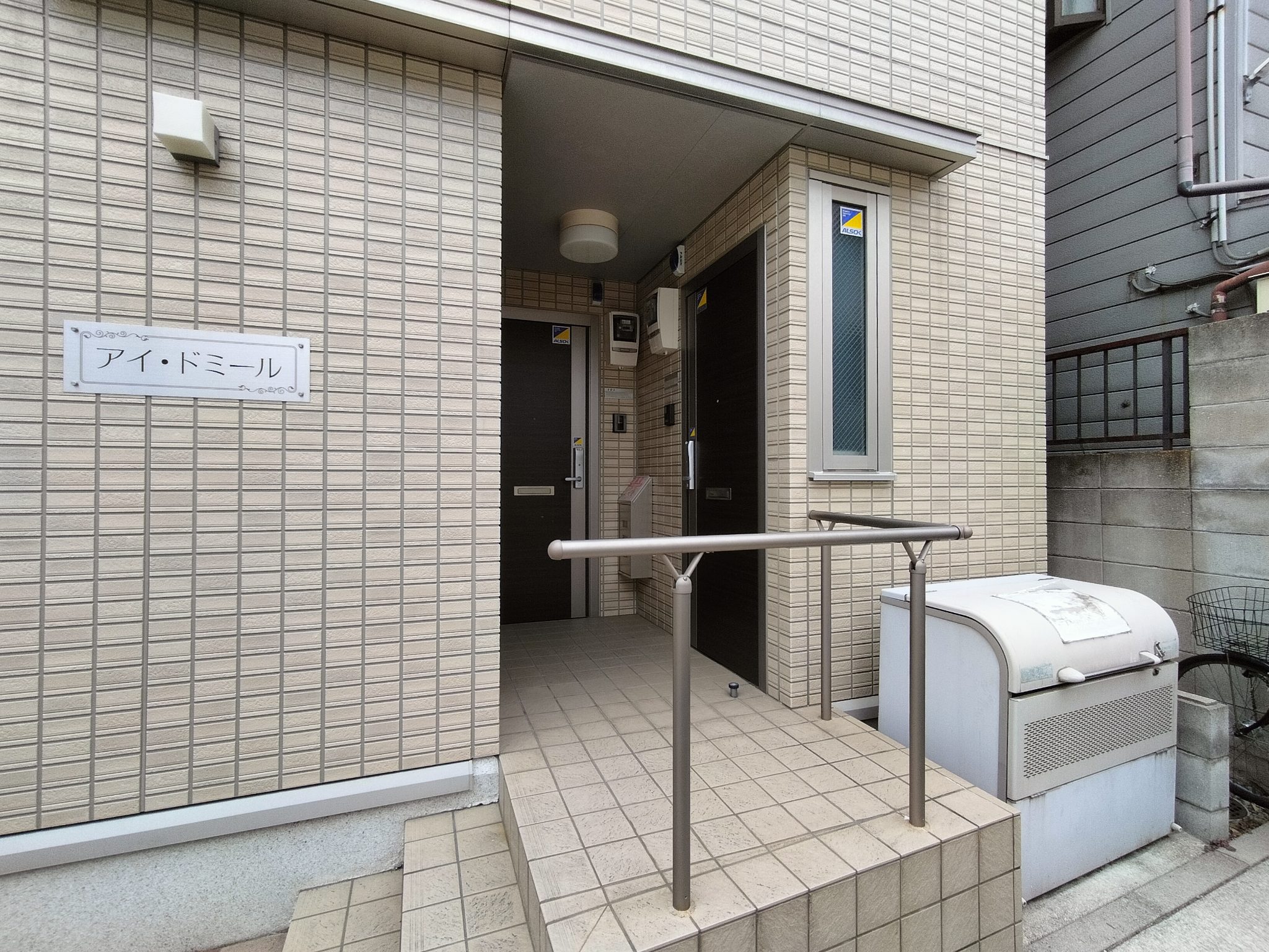 兵庫県尼崎市宮内町２丁目 エントランス