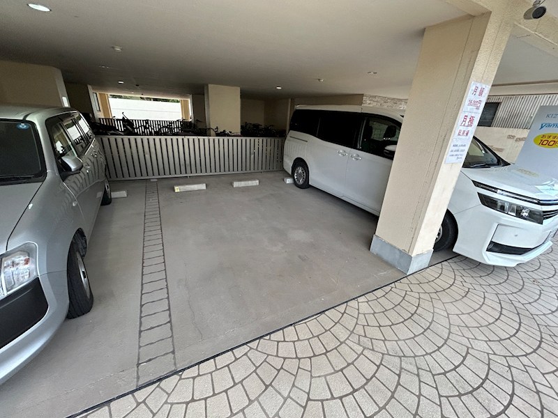 ラレジデンス尼崎 駐車場