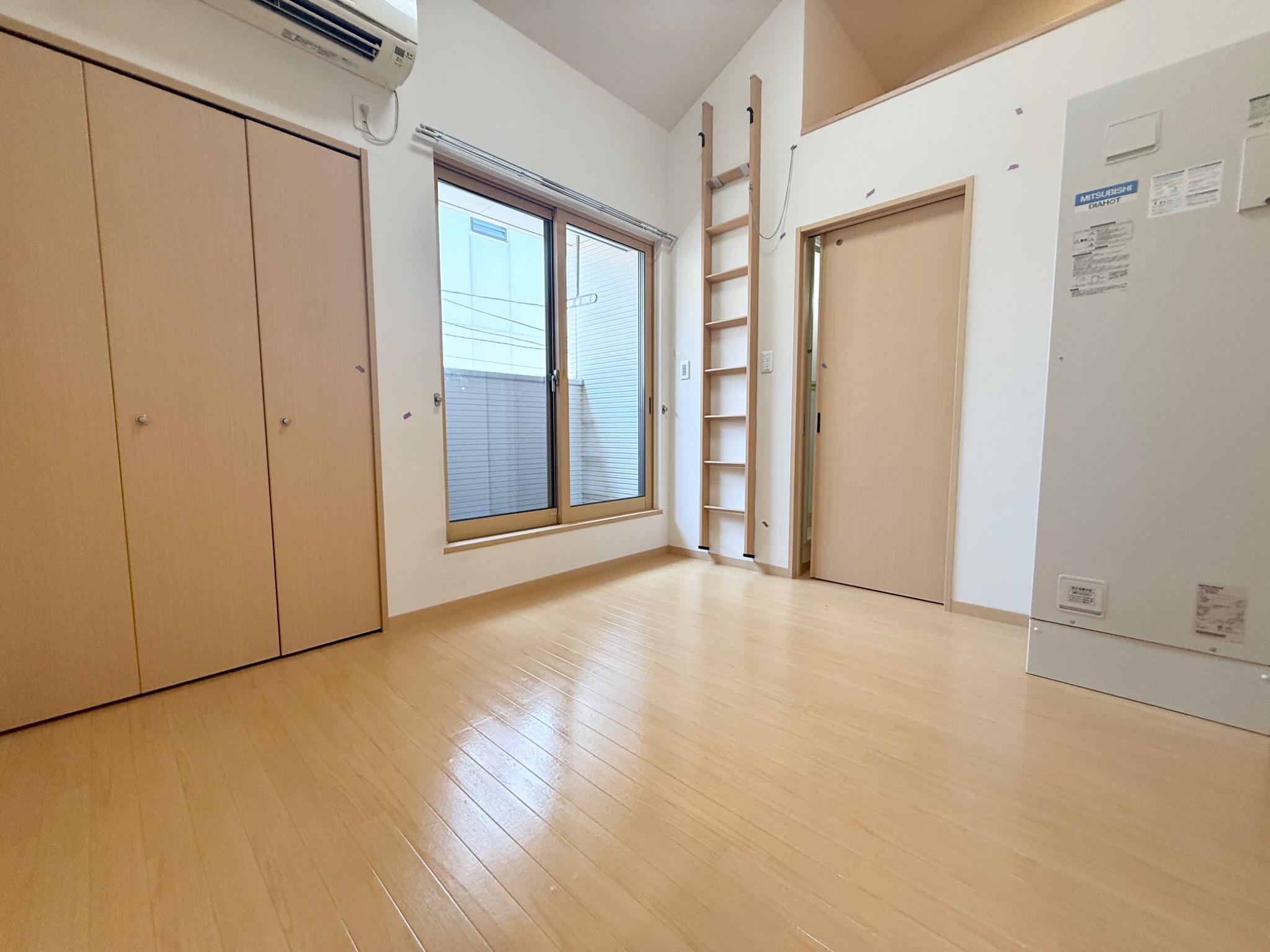 兵庫県尼崎市次屋１丁目 リビング
