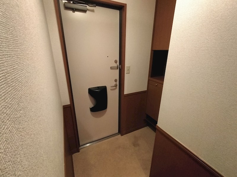 WOHNUNG 玄関