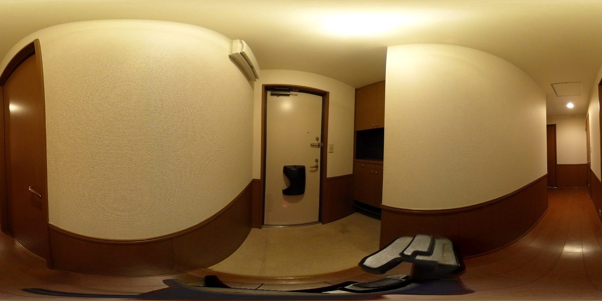WOHNUNG 玄関