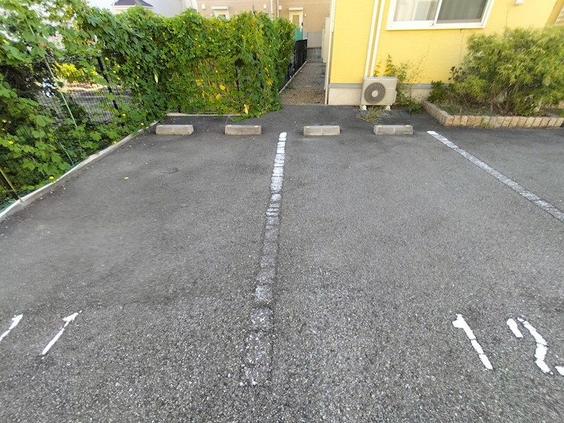 カサヴェール B棟 駐車場