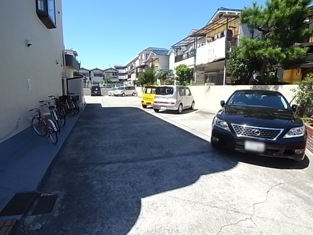ハイツホリウチ 駐車場
