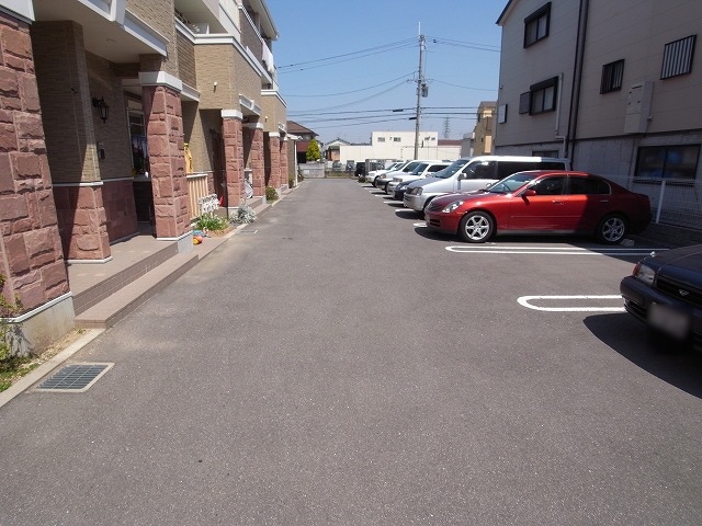 ラフィネAO 駐車場