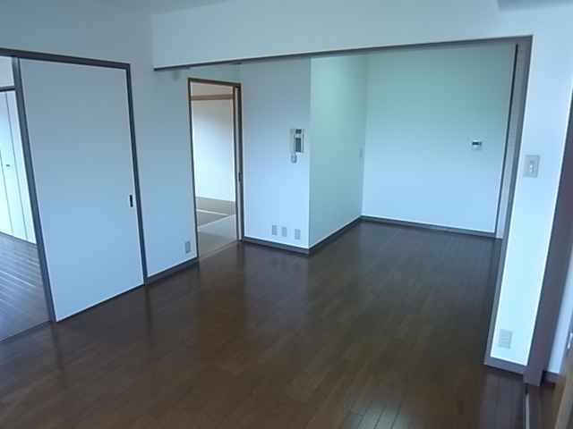 兵庫県伊丹市荻野３丁目 リビング
