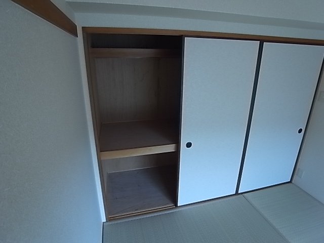 兵庫県伊丹市荻野３丁目 収納