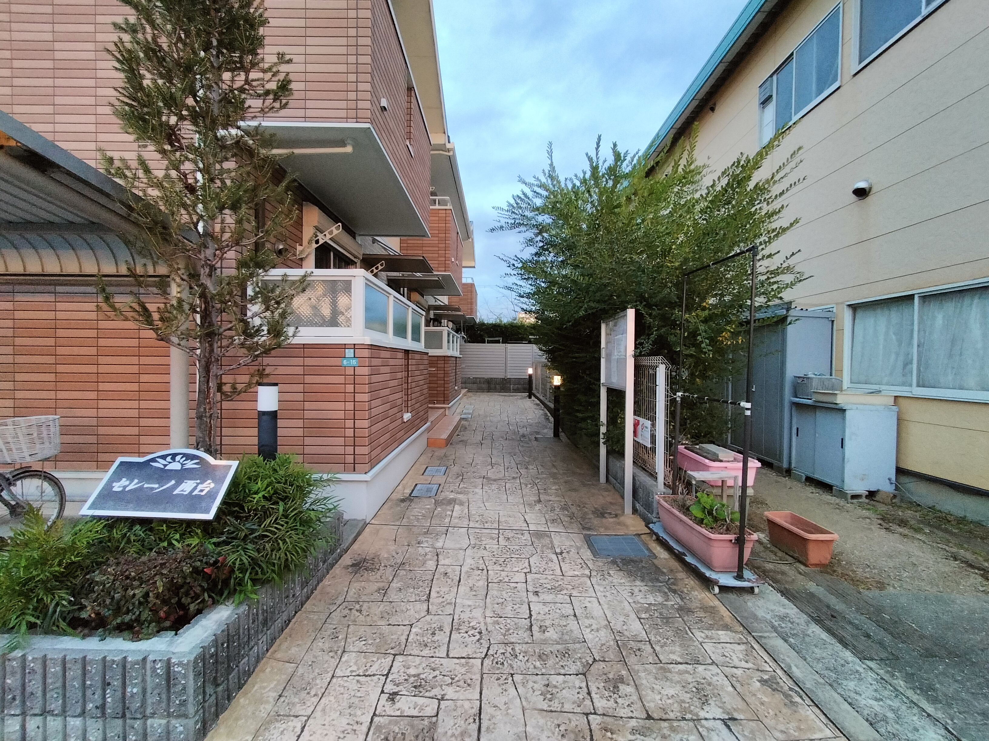 兵庫県伊丹市西台５丁目 エントランス