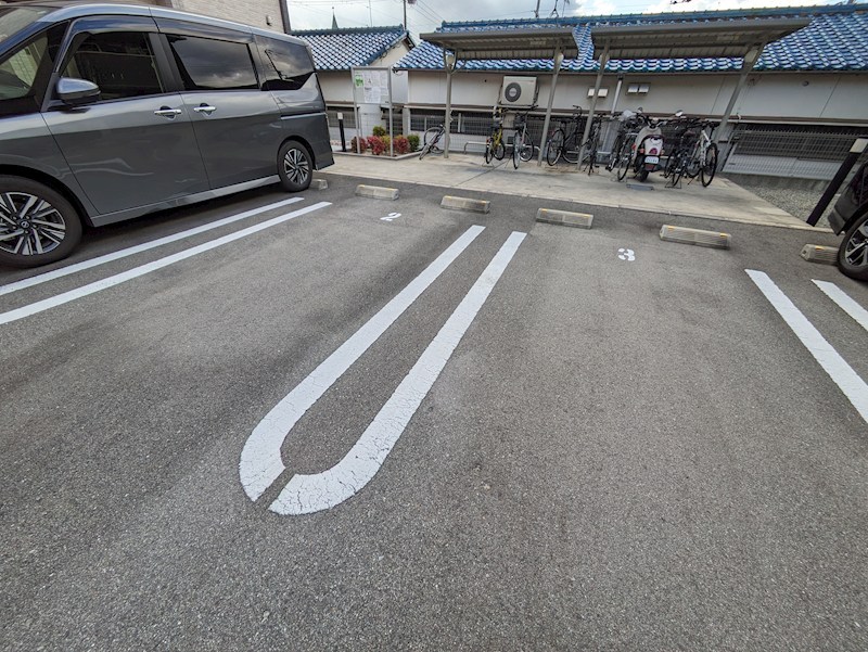 グランツ中野西 A棟 駐車場