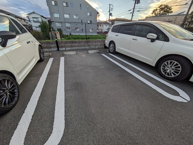 フロムワン 駐車場
