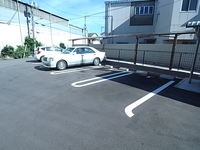 サニーフラット 伊丹 駐車場