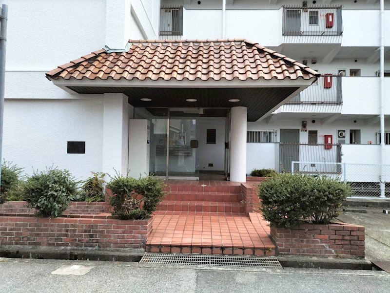 兵庫県伊丹市荻野２丁目 エントランス