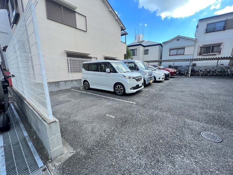 パルテール灘 駐車場