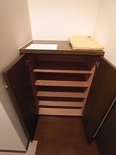 リーガル神戸元町 玄関