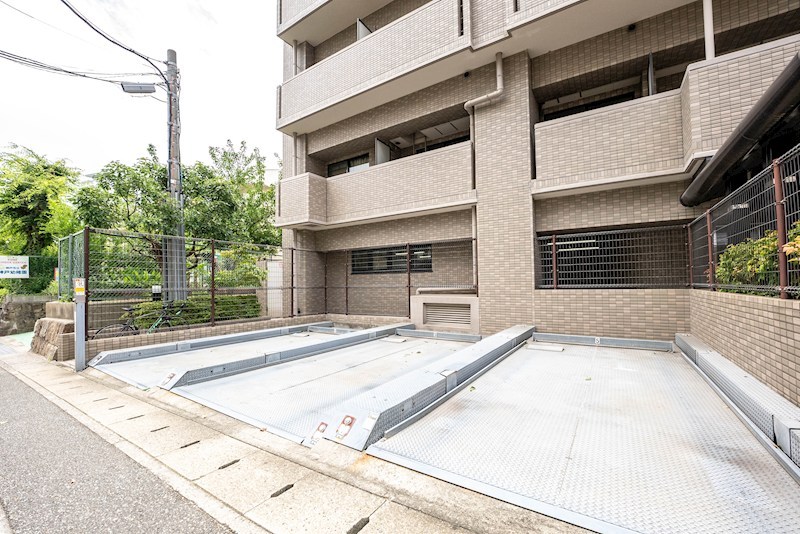 リーガル神戸元町 駐車場