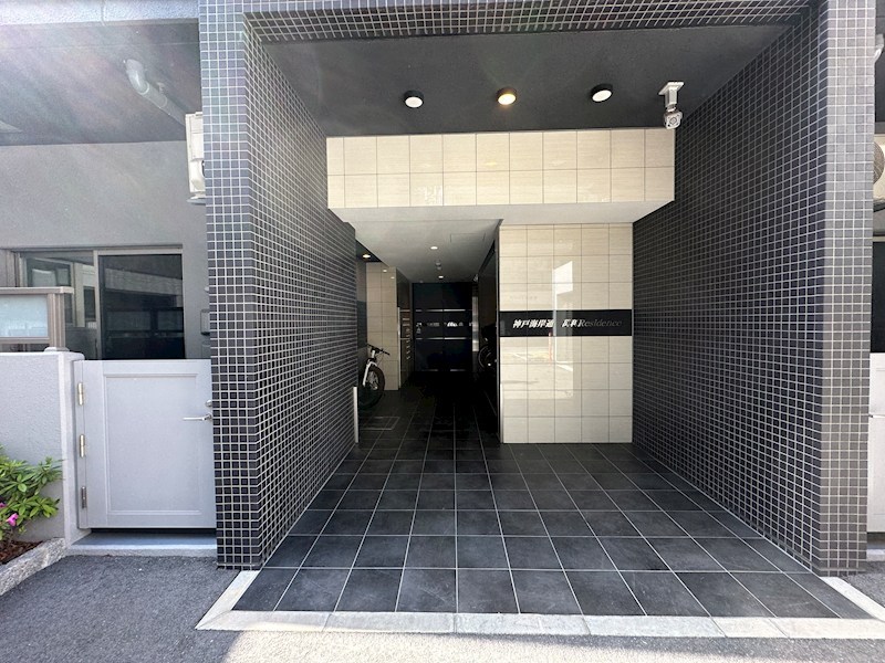 神戸海岸通 萬利RESIDENCE エントランス