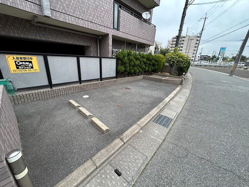 アルティオーレ甲東園 駐車場