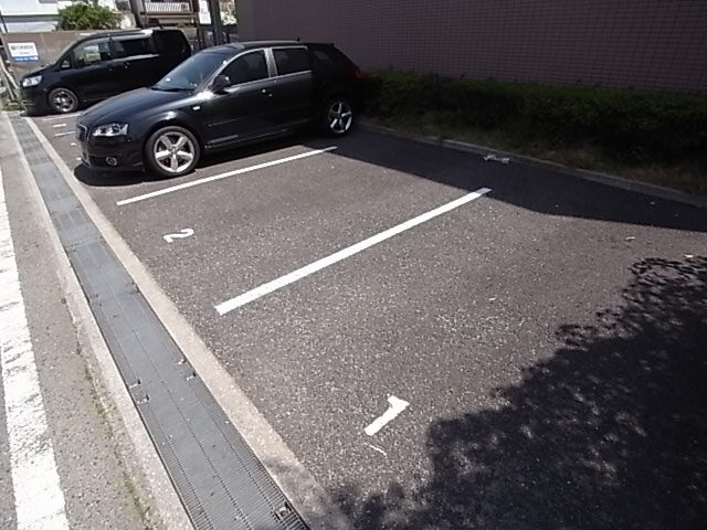 コゥジィコート園田 駐車場