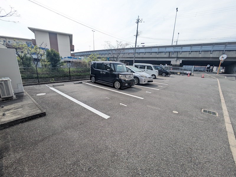 サンハイム常松 駐車場