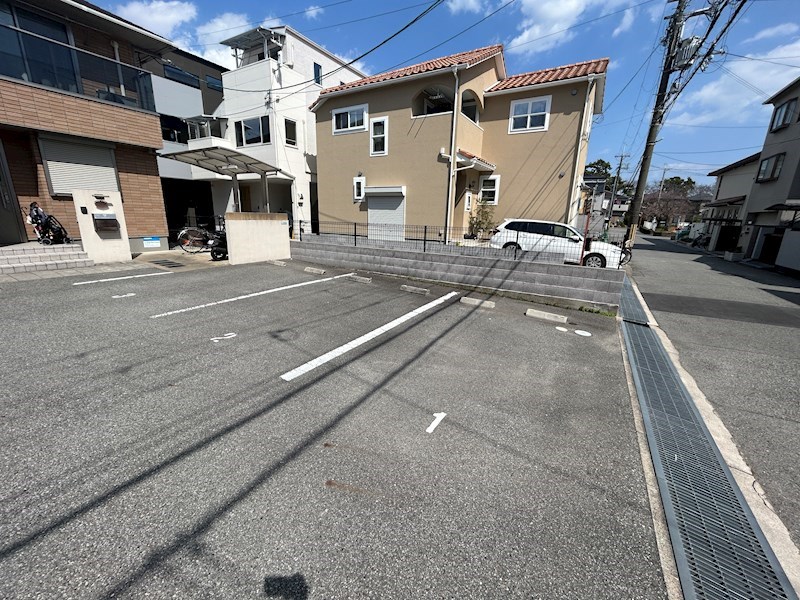 兵庫県西宮市小曽根町２丁目 駐車場