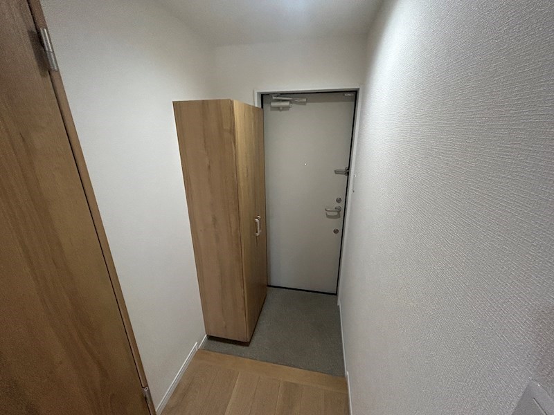 メゾンWO南七松 玄関