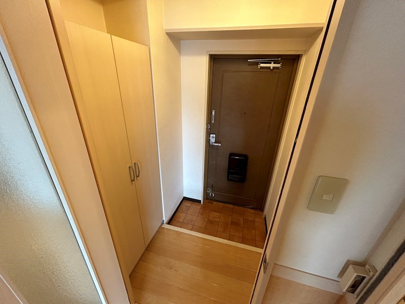 水上マンション 玄関