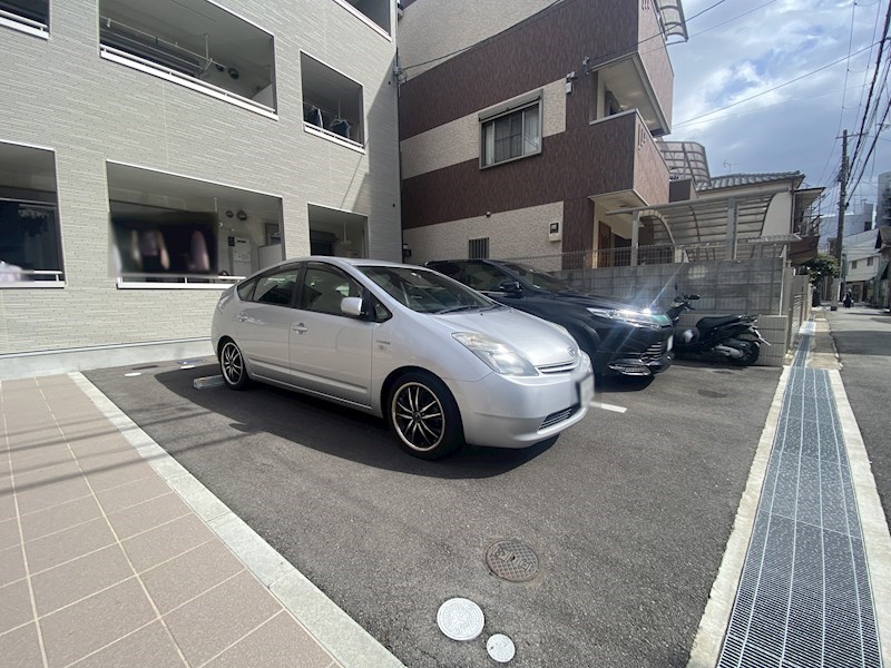 リブリ・OAK 出屋敷 駐車場