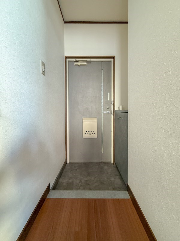 NEO壱番館 玄関