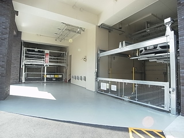 アトラス神戸中山手通 駐車場