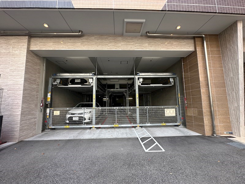SERENITE三宮 駐車場