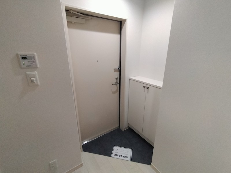 バズ大物 玄関