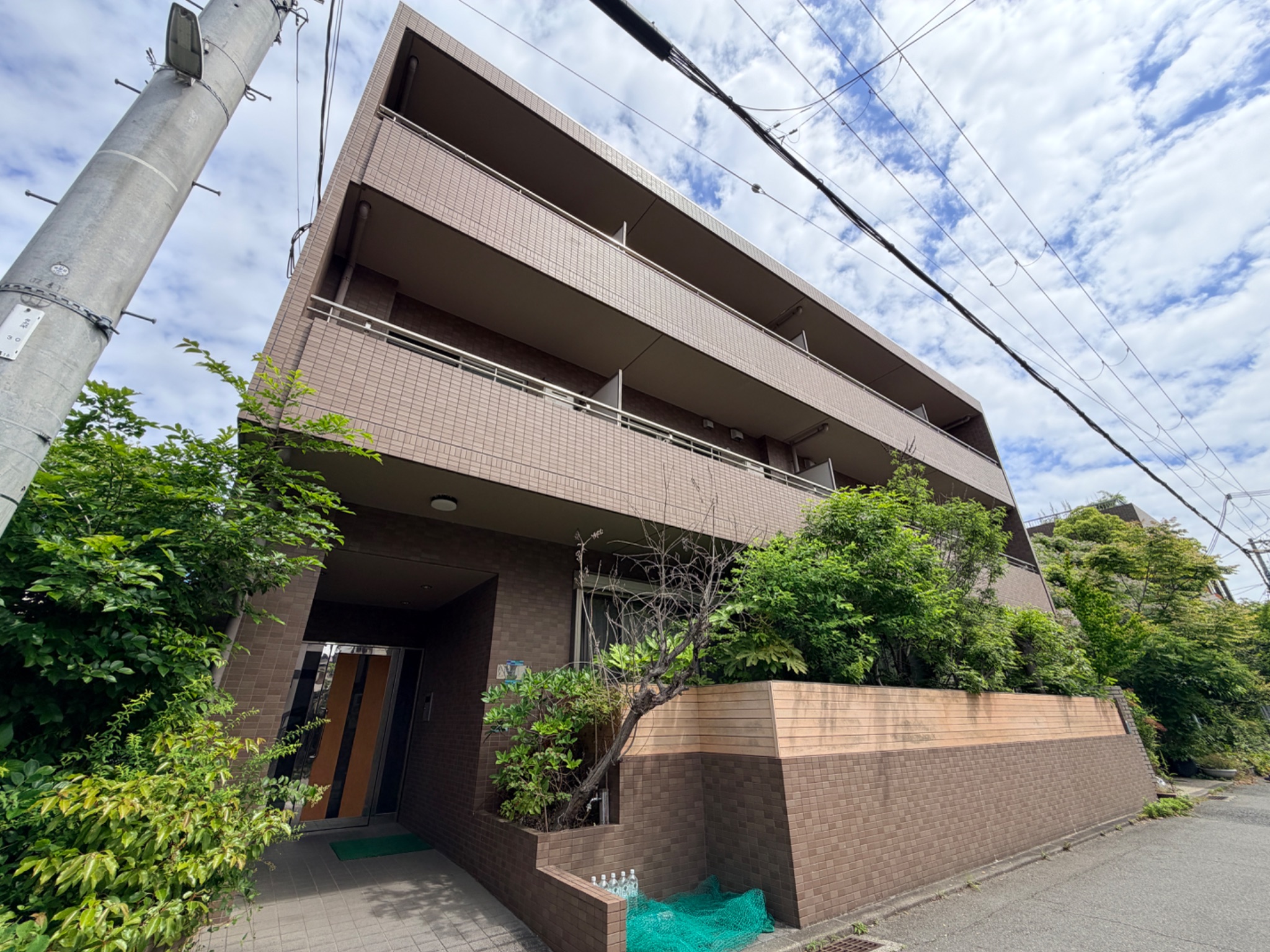 エメラルドグリーン西北 外観