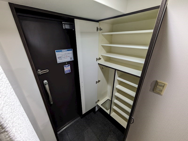 兵庫県西宮市鳴尾町１丁目 玄関