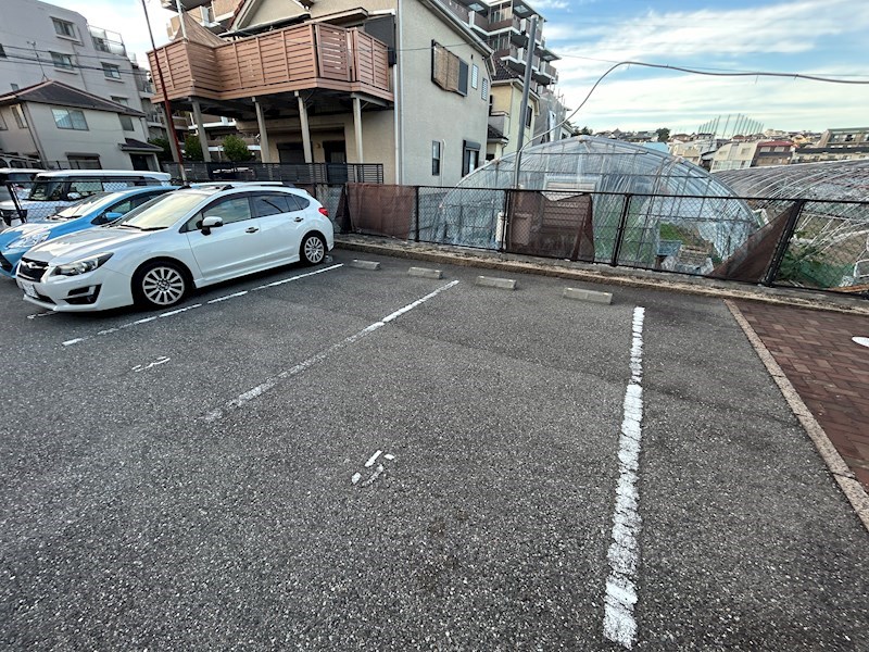 メゾン・クレール 駐車場