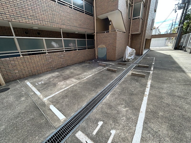 パレス東洋神戸5号館 駐車場