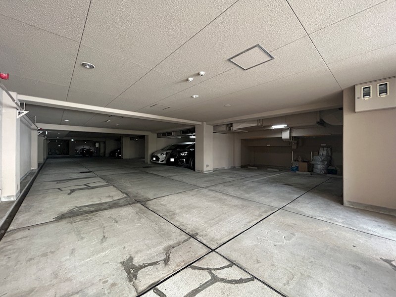 ロイヤルメゾン甲陽園2 駐車場