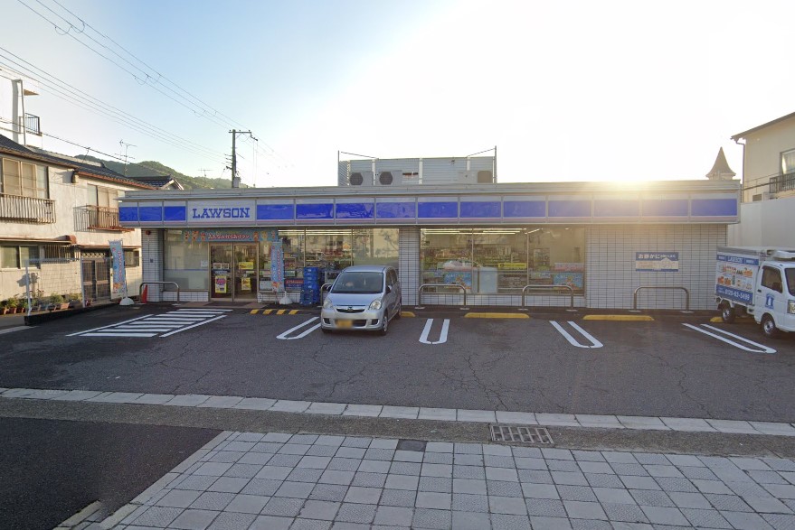 コーポヤマモト コンビニ