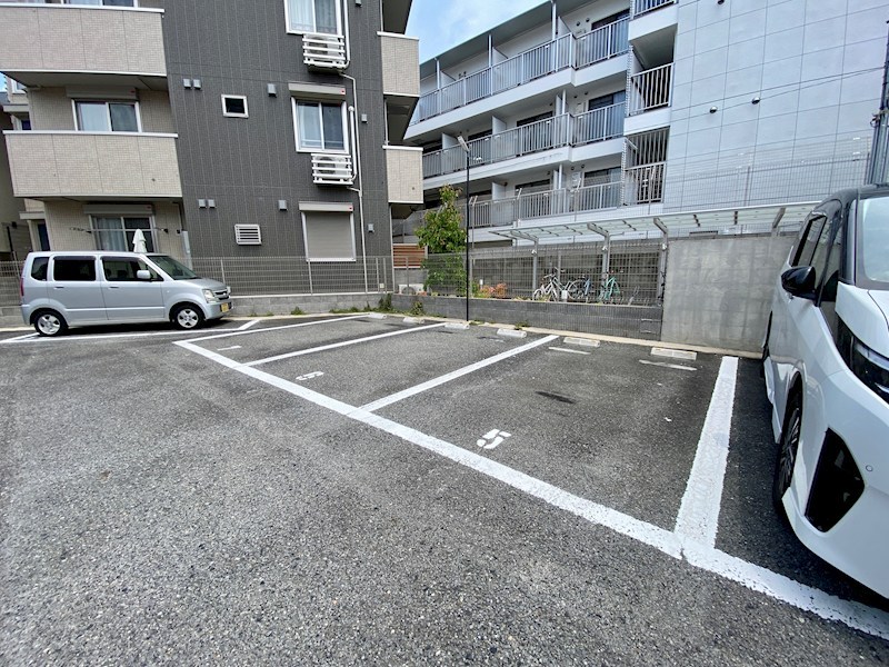 アモーレ松香園 駐車場