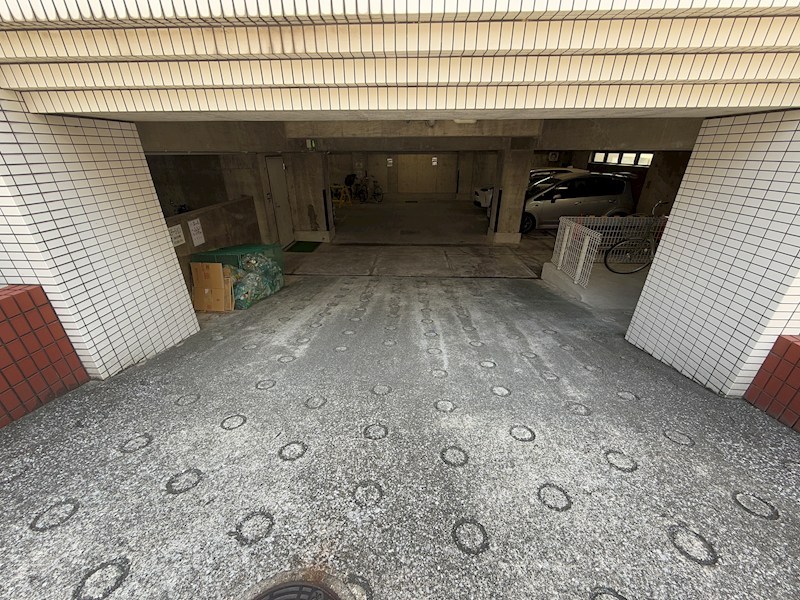 エクセレント甲子園11番館 駐車場