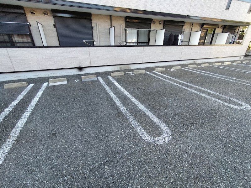 エクレール古結5 駐車場