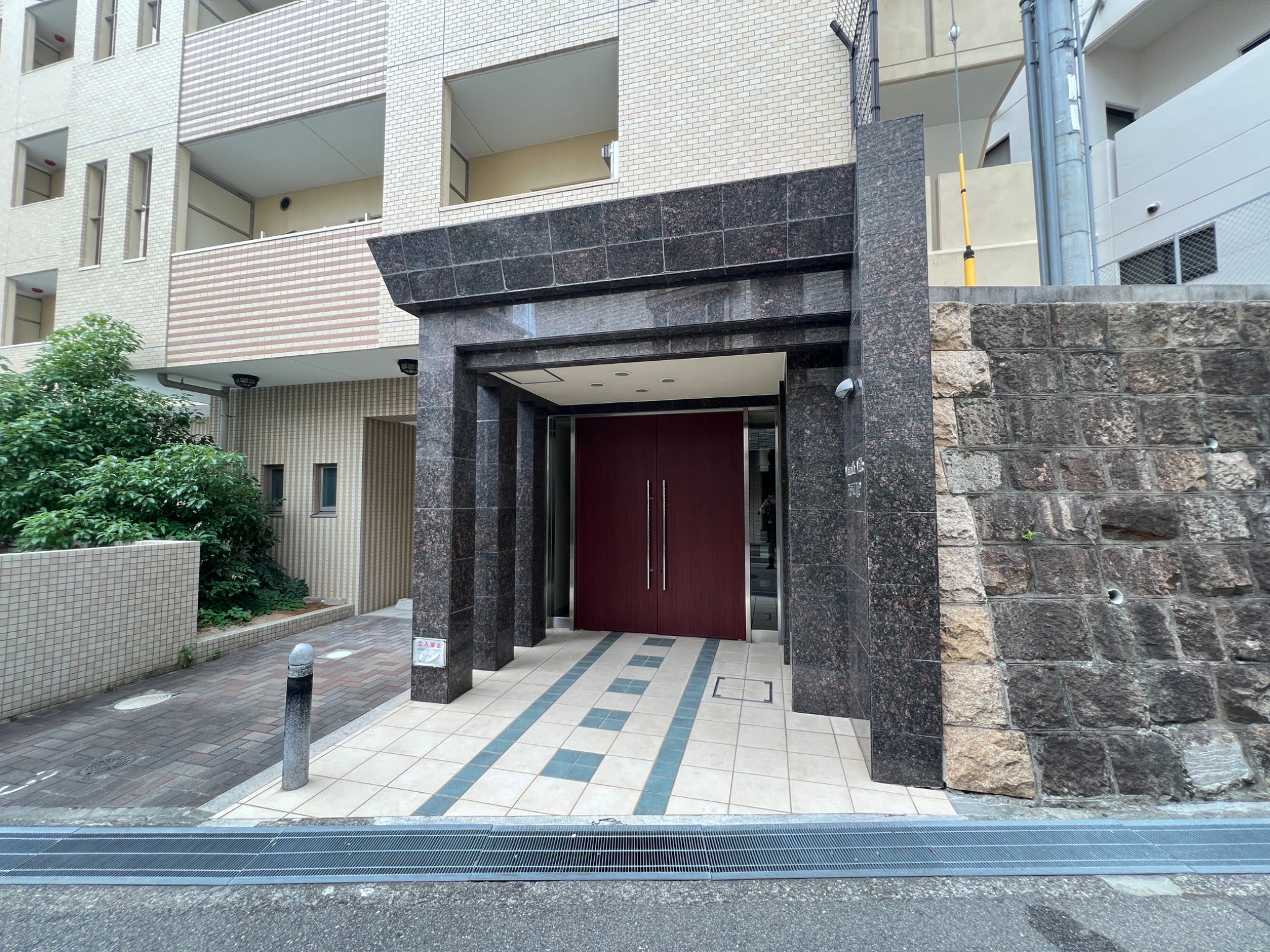 ウォームスヴィル神戸元町JP エントランス