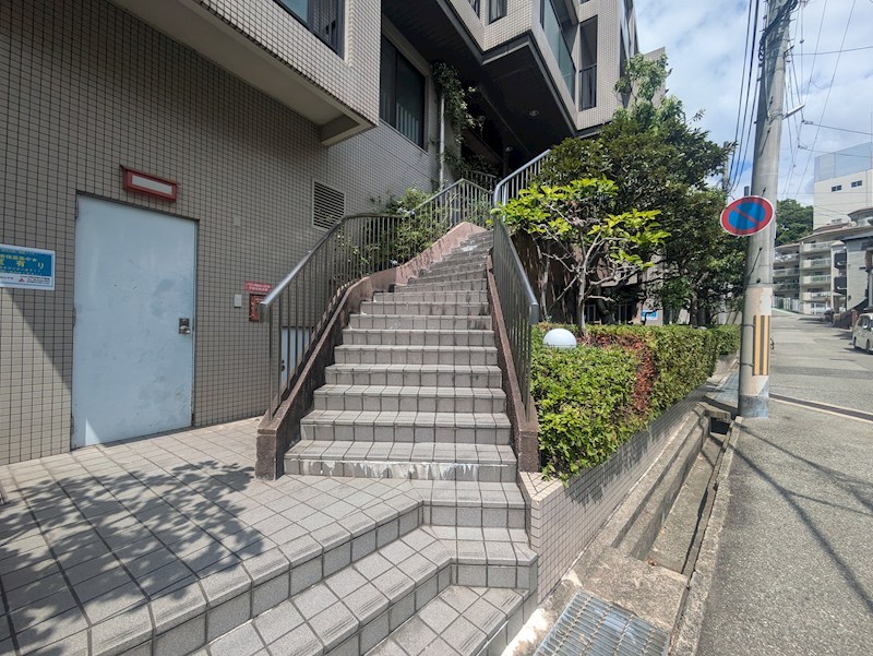 ロイヤル苦楽園 エントランス