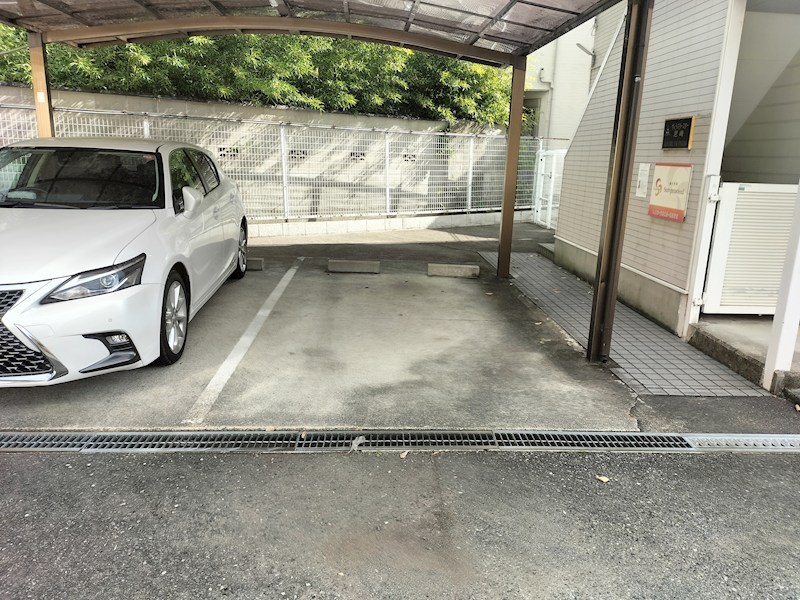 ヴィラ･スリースター尼崎 駐車場
