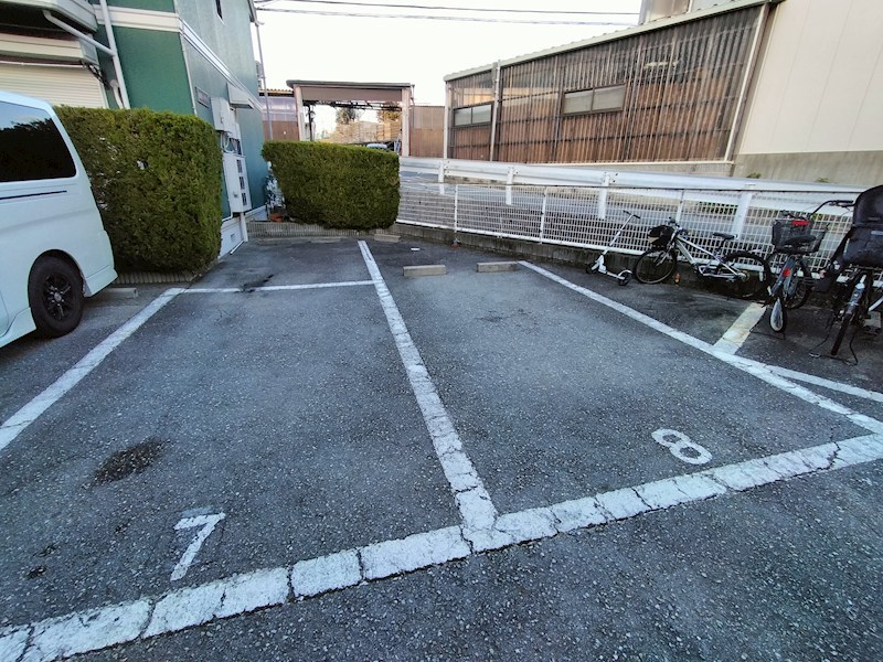 池尻ハイツ B棟 駐車場