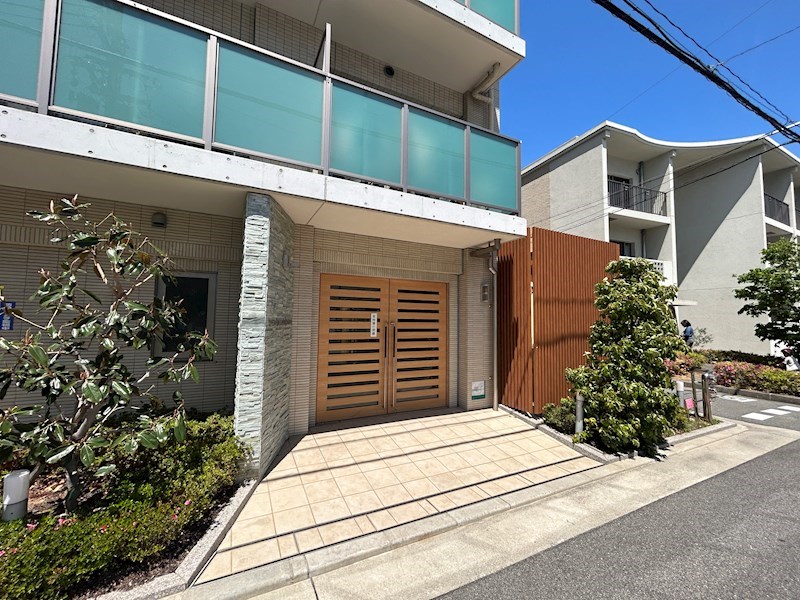 ラ・シャルム西宮本町 エントランス