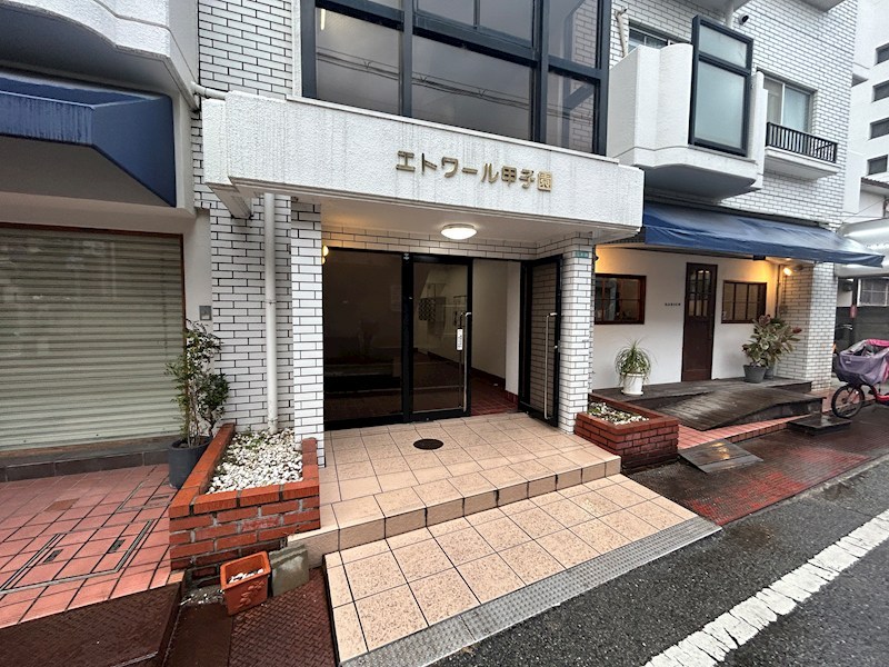 兵庫県西宮市甲子園口３丁目 エントランス